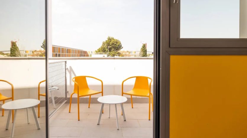 Residencia de estudiantes Sevilla Bermejales estudio plus con terraza