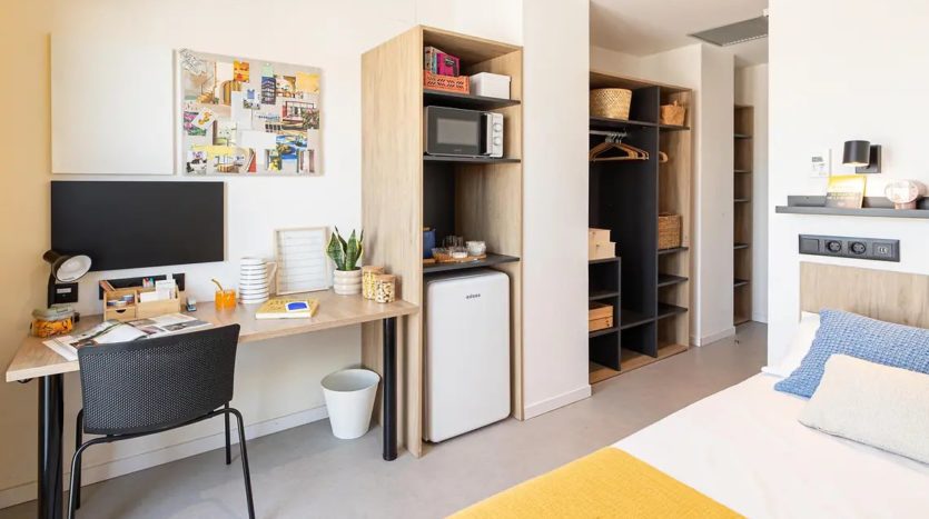 Residencia de estudiantes Sevilla Bermejales habitación individual con terraza