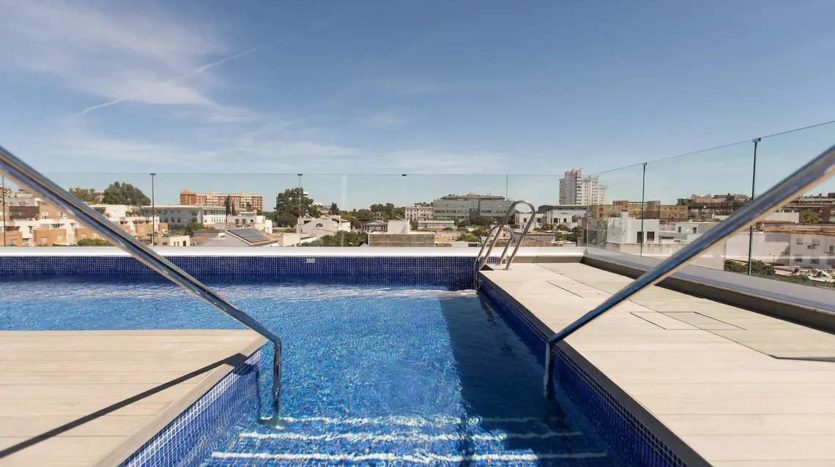Residencia de estudiantes Sevilla Bermejales piscina