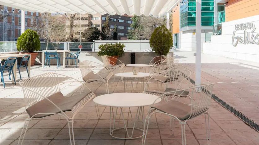 Residencia de estudiantes Yugo Galdós en Madrid terraza exterior