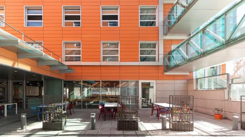 Residencia de estudiantes Yugo Galdós en Madrid terraza interior