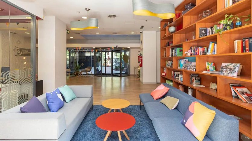 Residencia de estudiantes en Madrid Emilia Pardo Bazán zona de acceso