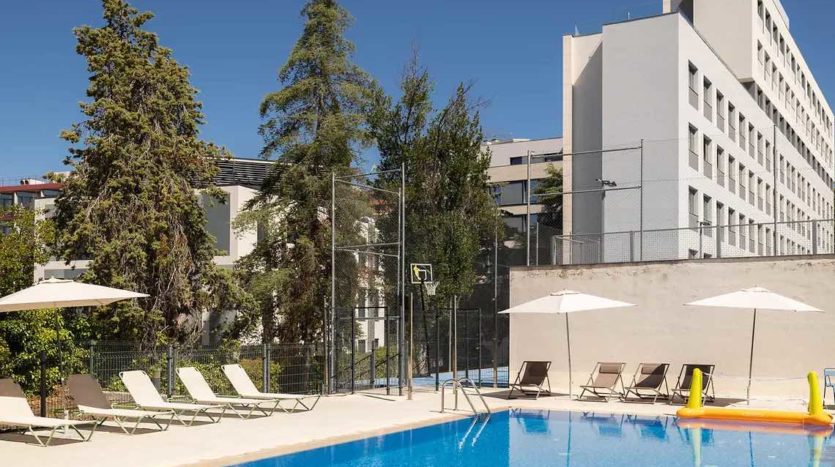 Residencia de estudiantes en Madrid Emilia Pardo Bazán piscina exterior